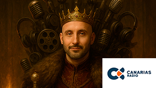 Ayaki en modo parodia, con corona de rey en un trono y el logo de Canarias Radio.
