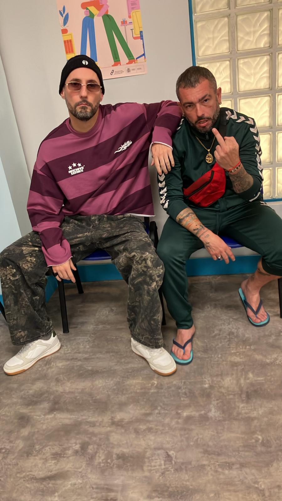 Ayaki y Carlos Lee Ferrer caracterizados como sus personajes en El Ambulatorio